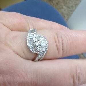 Stunning Silver Crystal Ring